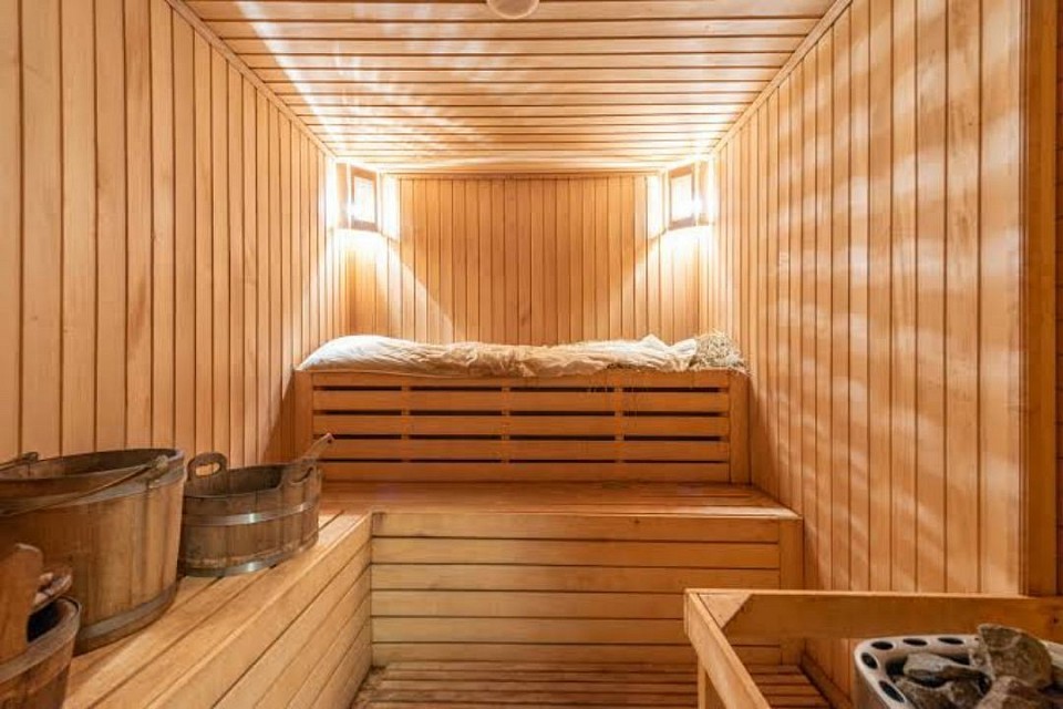 Ruang Sauna Kayu Pinus Jati Belanda Dimensi 650 Cm x 350 Cm x 300 Cm