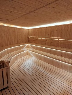 Ruang Sauna Kayu Pinus Jati Belanda Dimensi 600 cm x 400 Cm x 210 Cm