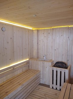 Ruang Sauna Kayu Pinus Jati Belanda Dimensi  250 Cm x  200 Cm x  210 Cm